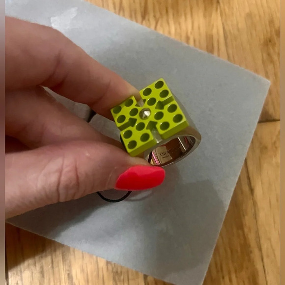 OFF-WHITE Arrow Play Ring In Silver Green - Picture 5 of 11